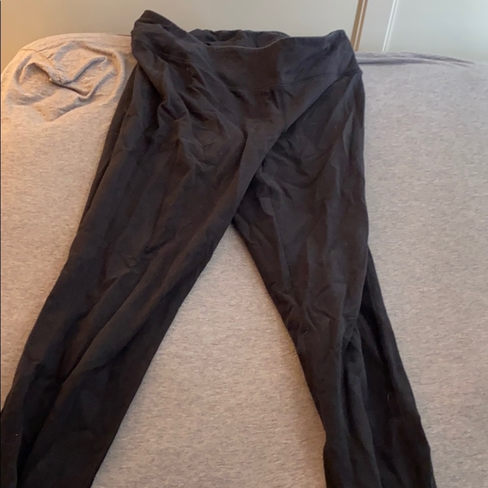 Black yoga pants